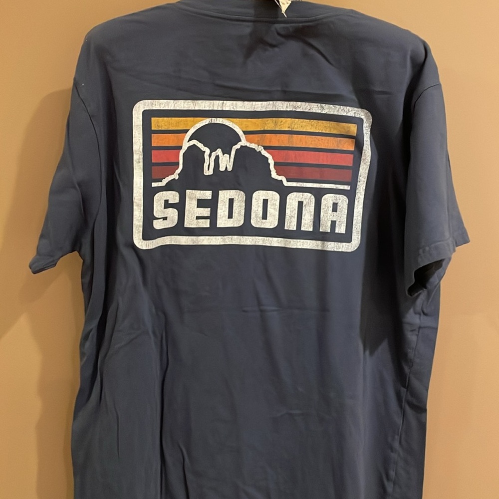 League brand Vintage Wear “Sedona “ front pocket T-Shirt- Size Large